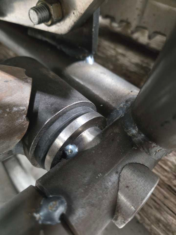 Link mount tube adapters